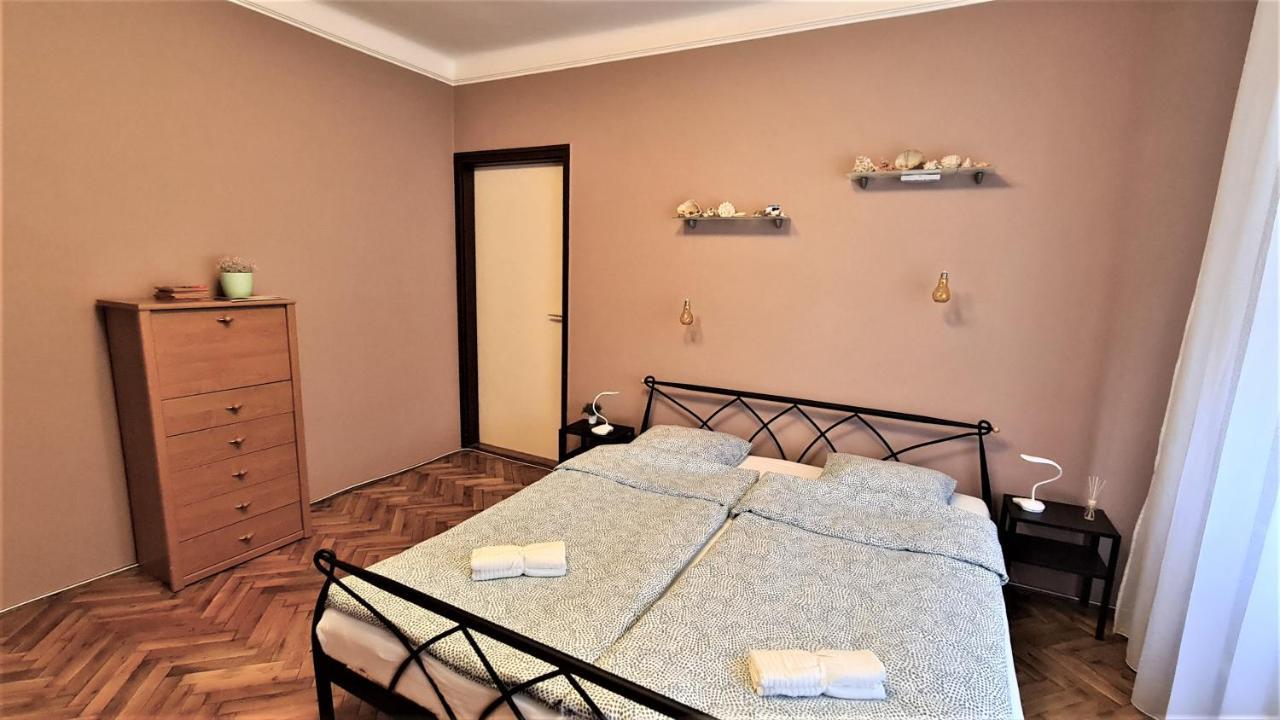 Vitorlas Apartman Sarvar Exterior photo