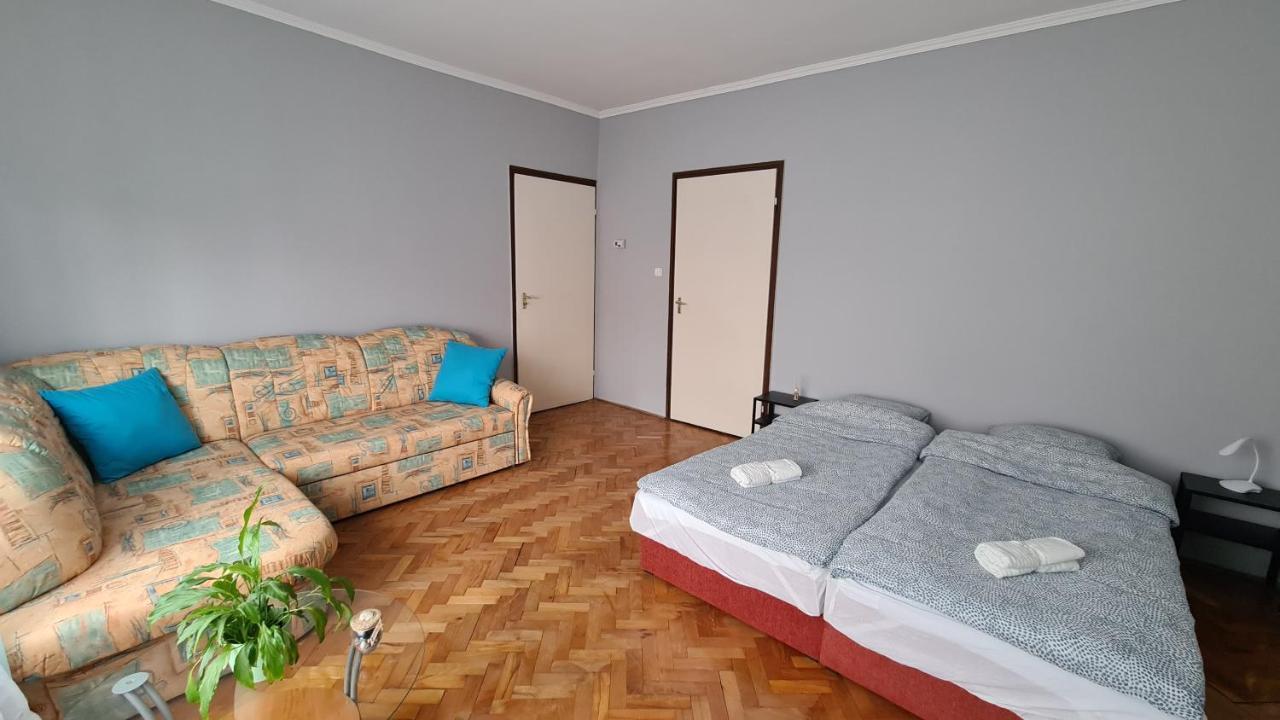 Vitorlas Apartman Sarvar Exterior photo